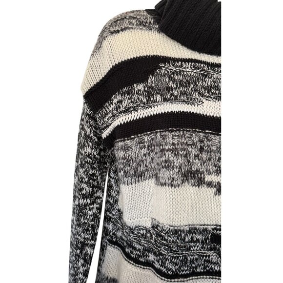 Jessica Simpson Black & White Turtleneck Sweater Size XS Striped Oversize Fit - Picture 3 of 9